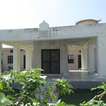 Radha Madhav Ashram Vrindāvan Esterno foto