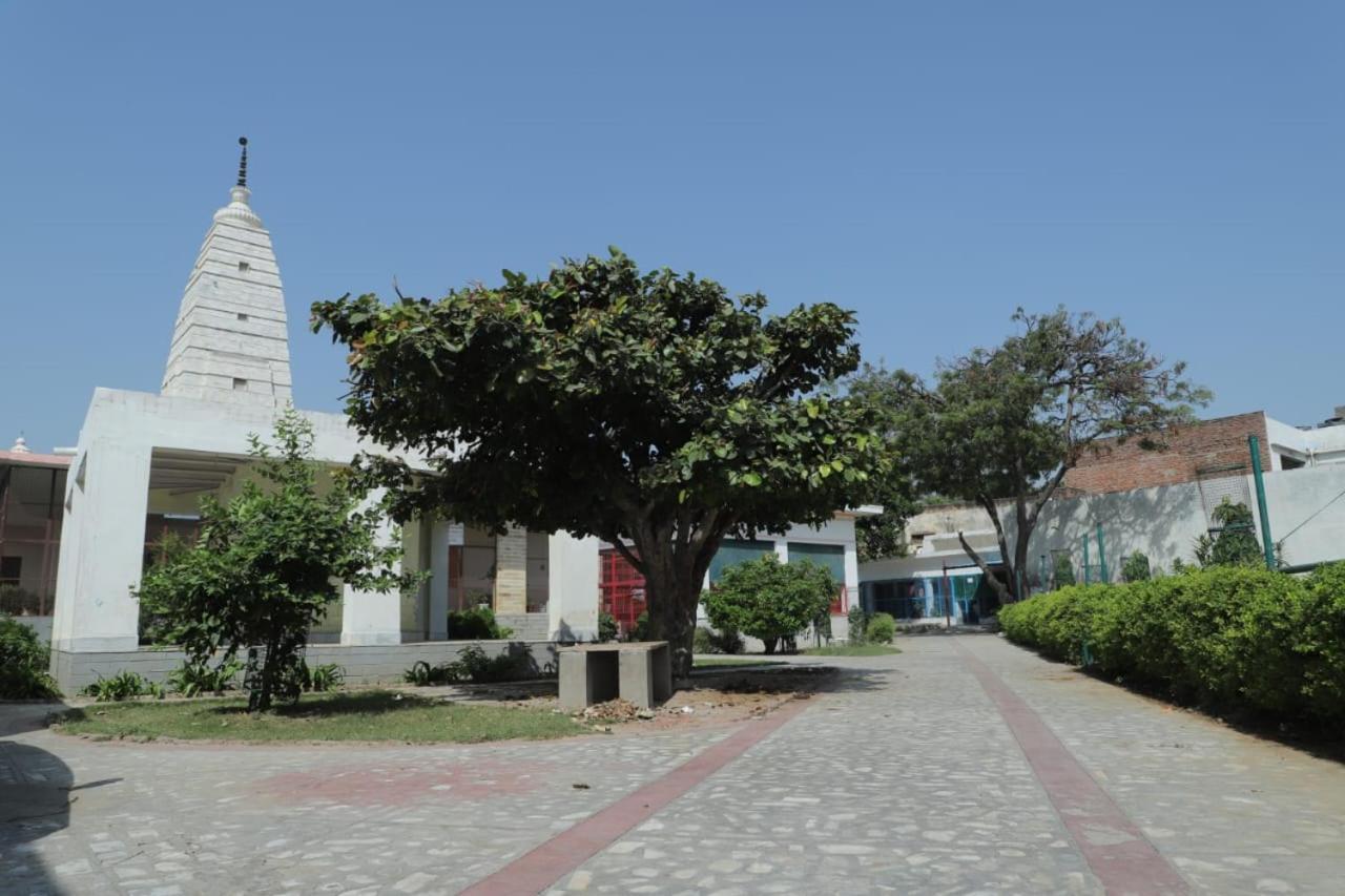 Radha Madhav Ashram Vrindāvan Esterno foto