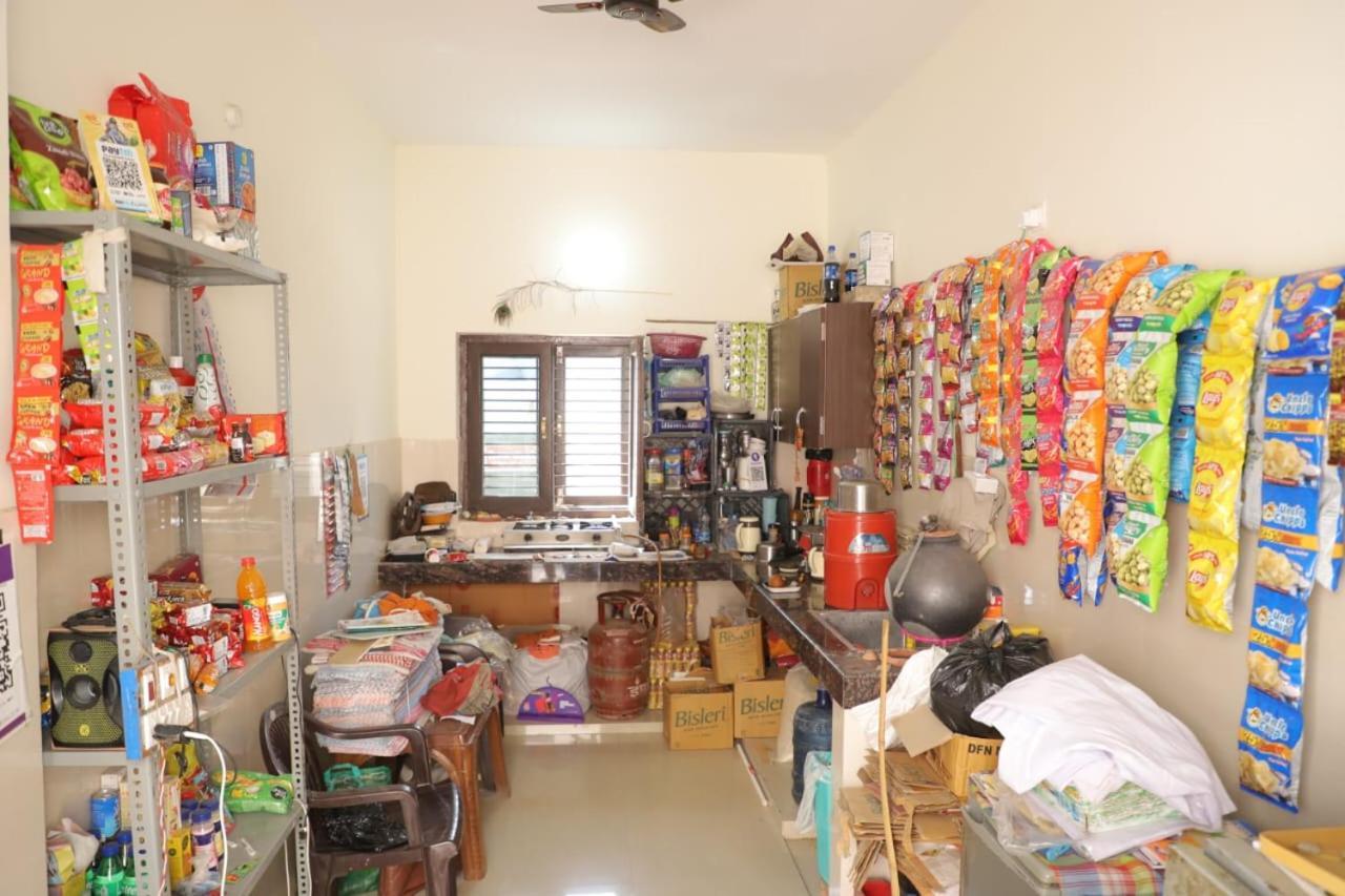 Radha Madhav Ashram Vrindāvan Esterno foto