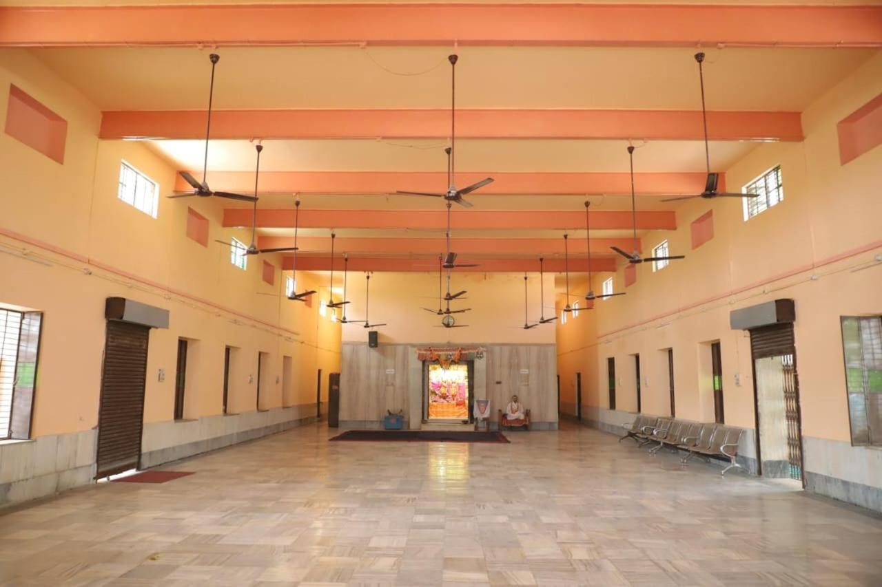 Radha Madhav Ashram Vrindāvan Esterno foto